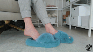 stellalibertyvideos.com - Blue Slipper Dangling Relax thumbnail