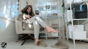 stellalibertyvideos.com - Closed-Toe Slipper Dangling Chill Out thumbnail